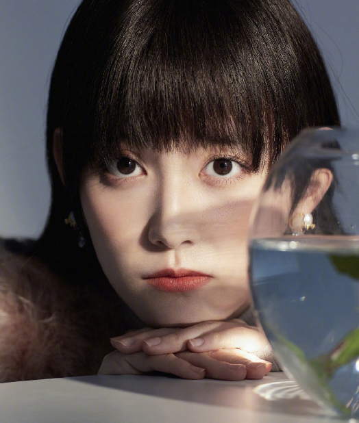 蒋依依"齐刘海"造型火了!秒变"sd娃娃",美到让人高攀不起