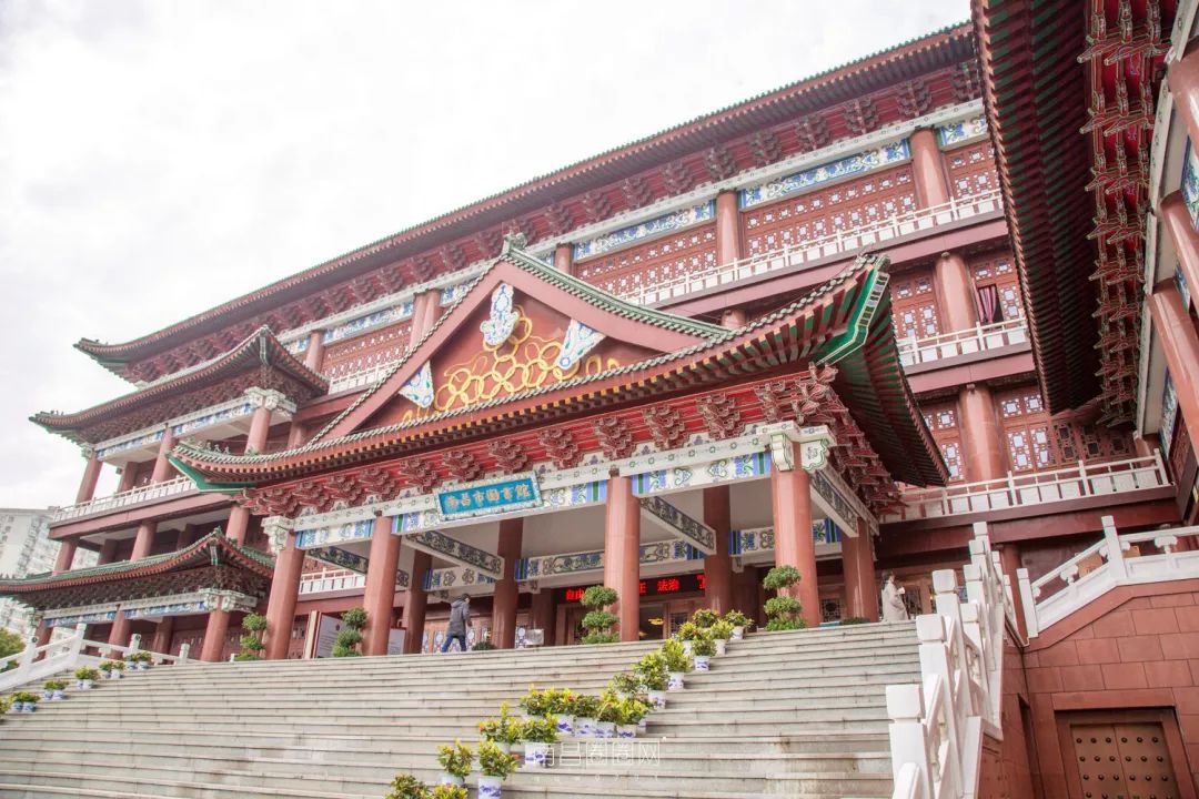 南昌市图书馆新馆打卡攻略!我可以在里面呆一天!