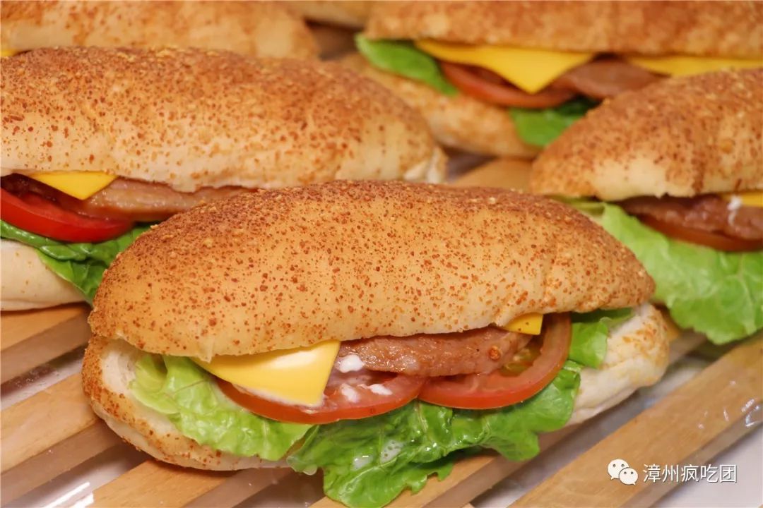 一年一次这个超级面包店在漳州3年了彻底搬空直接吃到2020年