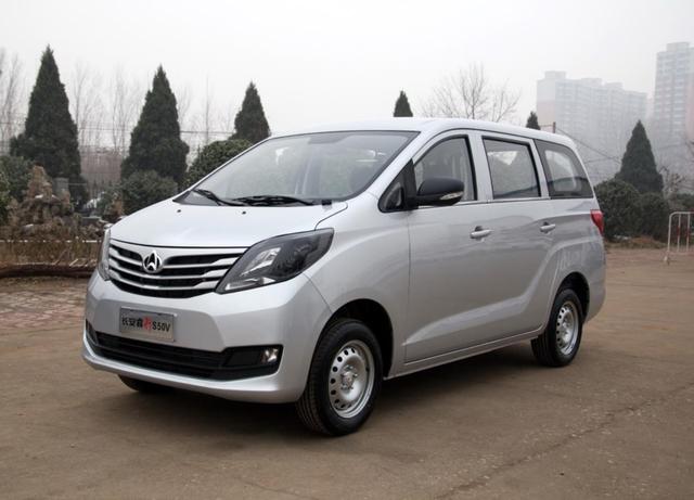 是否还有其他选择呢,今天要聊的这款mpv车型属于长安汽车,最新款式