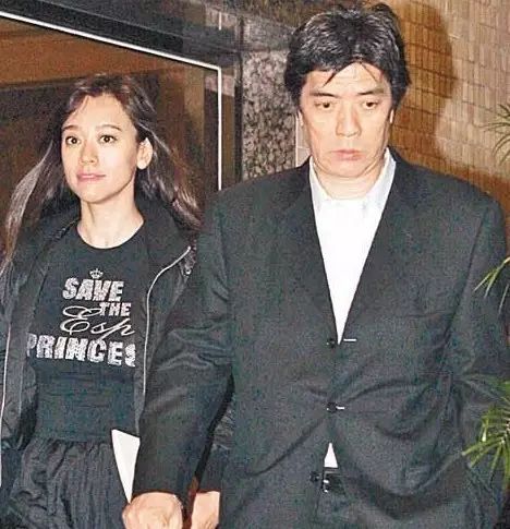 香港艳星拍3j片上瘾,二婚傍上大20岁富豪,现在又被儿子坑惨