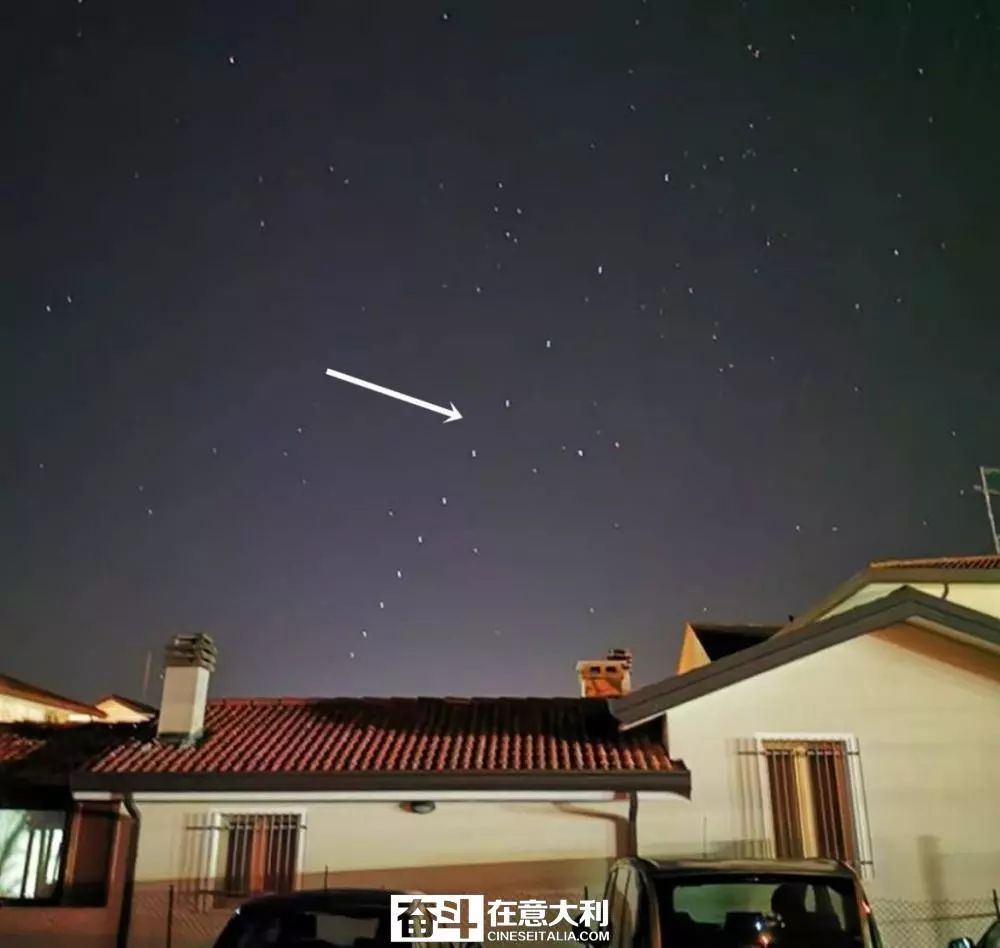 平安夜意大利夜空星星连成线多地市民以为ufo对其大喊大叫 星链