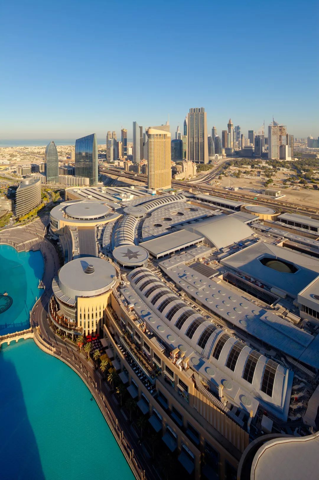 走进沙漠中的绿洲迪拜