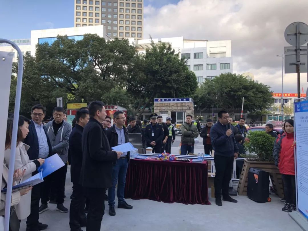 区政法委副书记谢成龙夏怀明一行赴蒲鞋市街道验收平安个性化项目