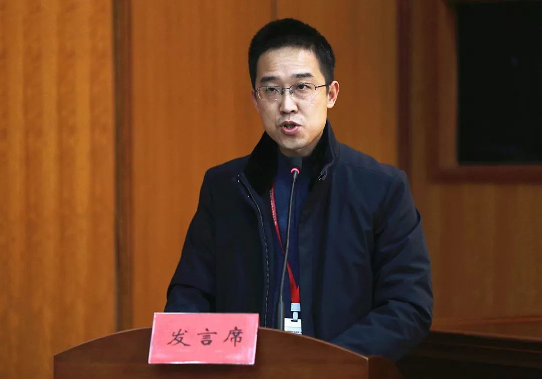 01龙虎塘街道纪工委书记时海峰"坚持稳中求进总基调,努力把守初心,担