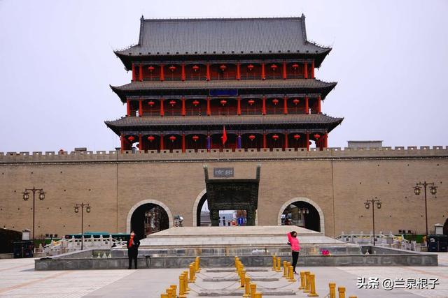 河西走廊古凉州武威雄伟壮观的城门楼