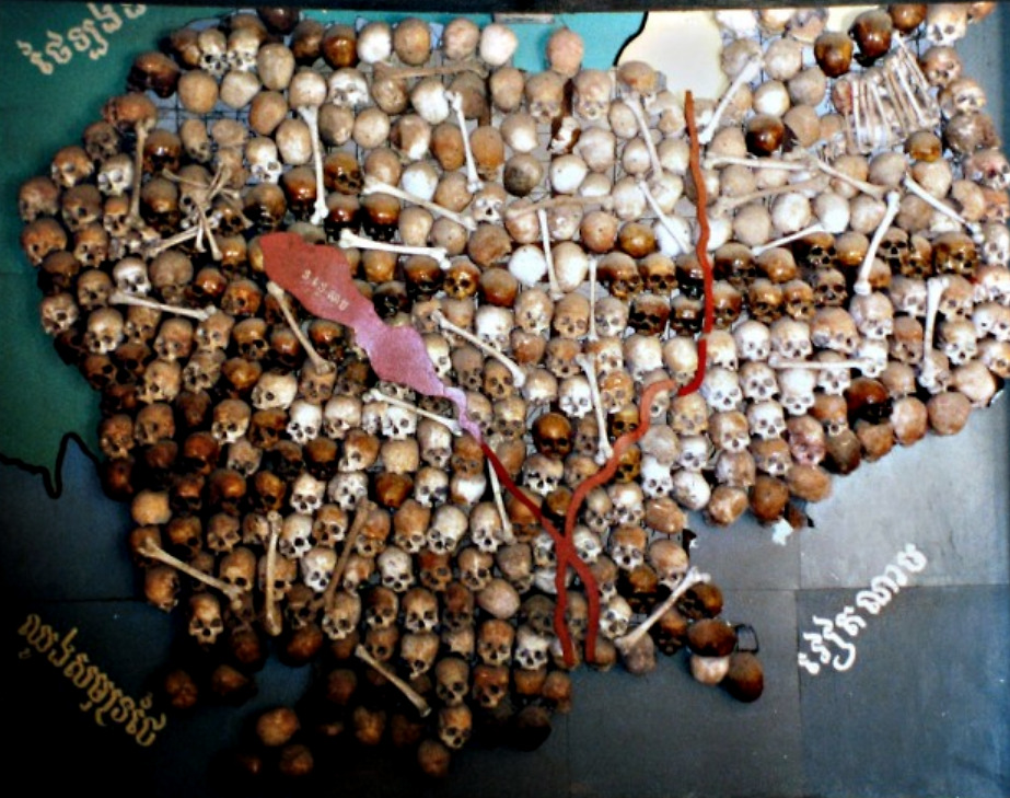 在红色高棉波尔布特当政期间,实行极左的恐怖统治,废除货币,把全国