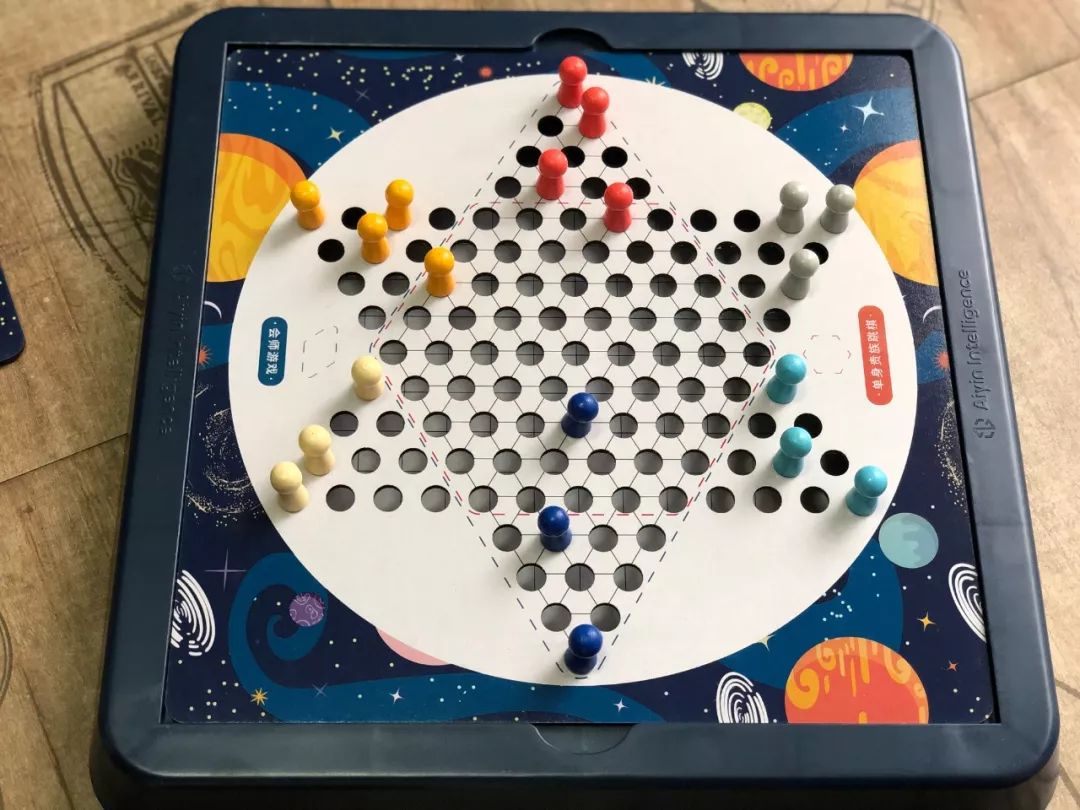 不但包括了咱们耳熟能详的经典棋盘游戏,比如咱们国内常见的象棋,军棋