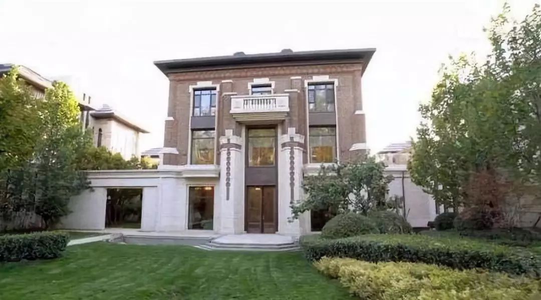 22亿豪宅一盏灯保洁费10万元珠海人还缺清洁工吗