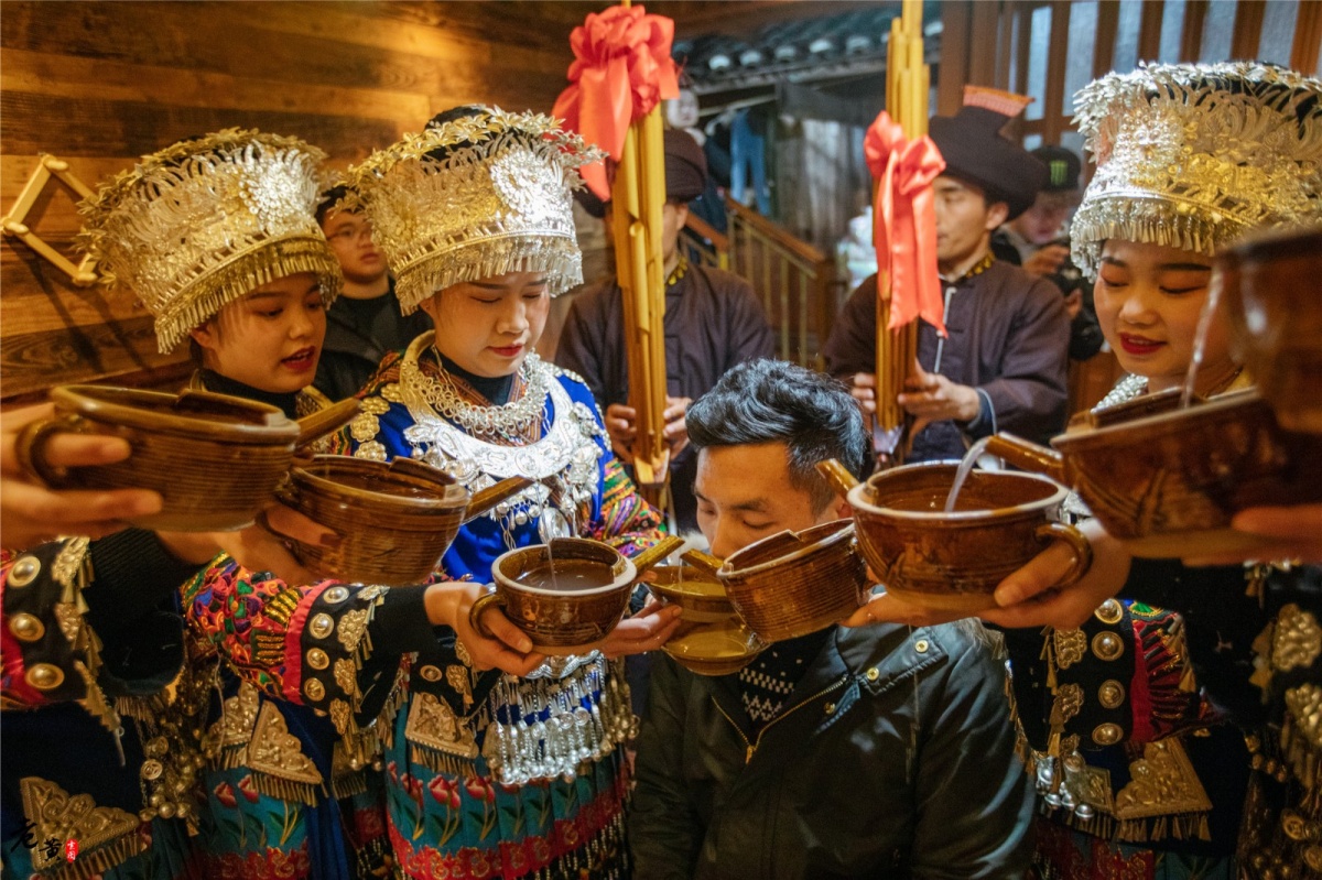 冬游西江千户苗寨,怎么玩才尽兴呢?这里有3条建议让你不虚此行_长桌