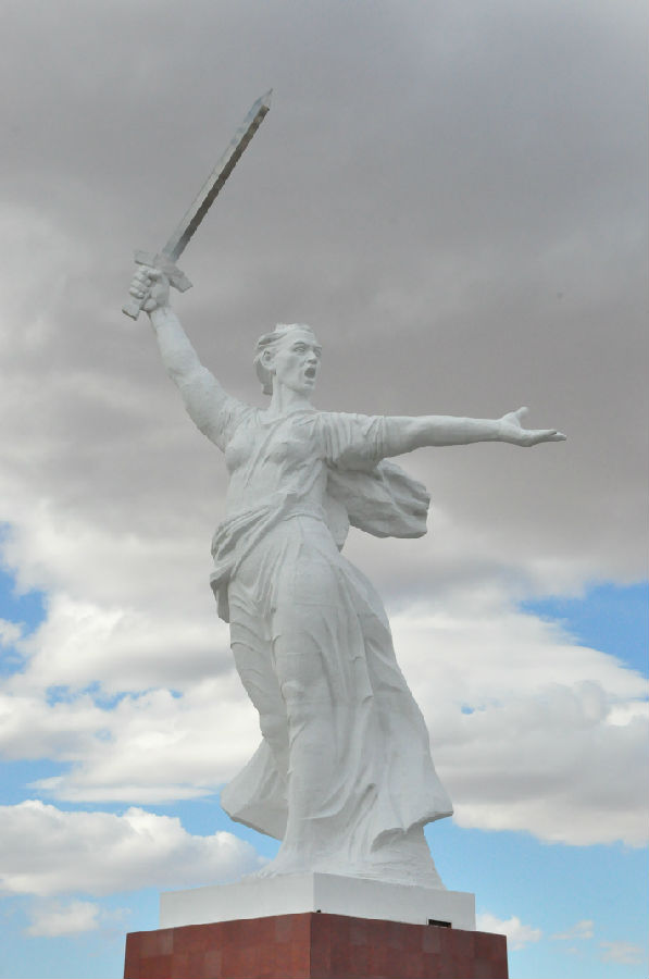 俄罗斯胜利者母亲雕塑图片