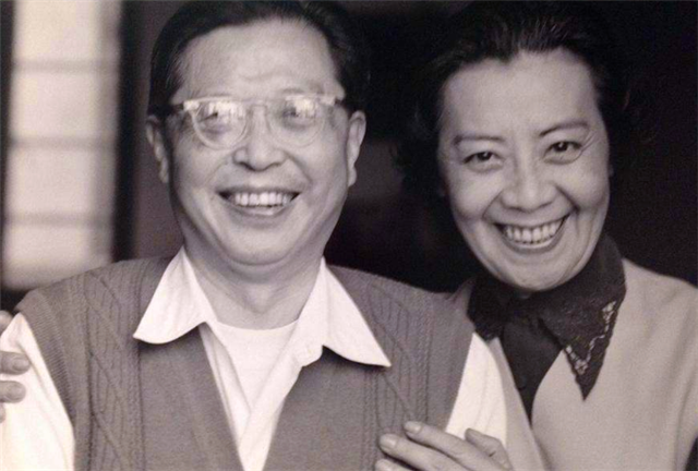 李玉茹总会等他到深夜,曹禺曾经劝告过她要注意身体,可她怎么着都不听