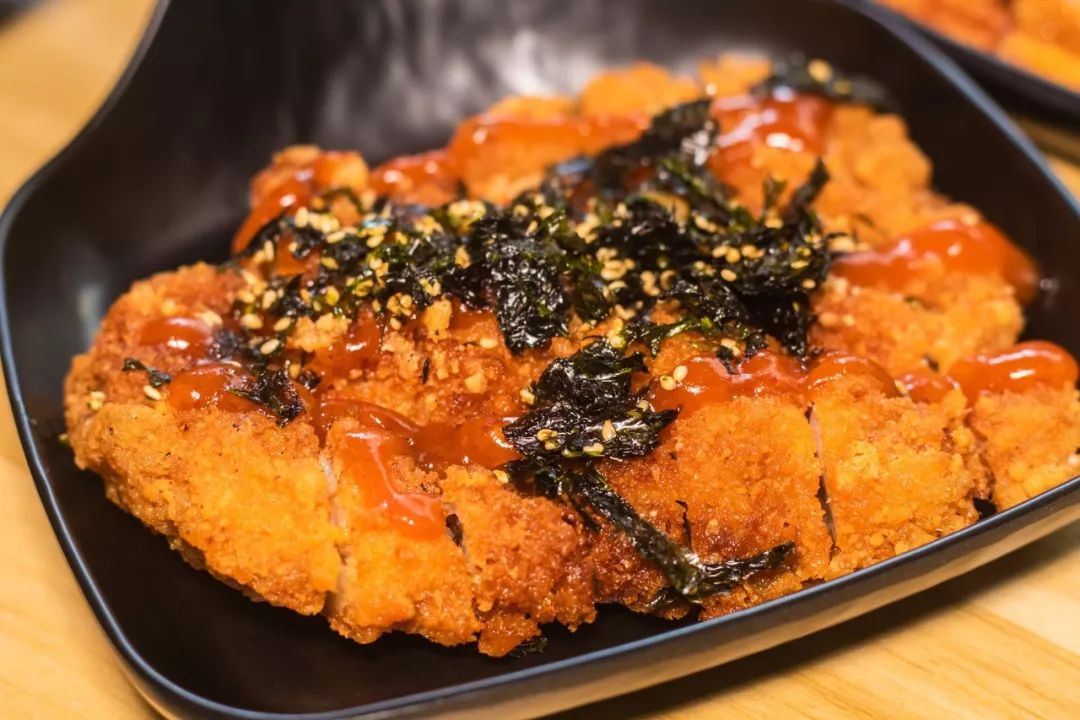 没有别的原因,好吃!鸡扒酥脆, 甜辣酱和海苔真的是别出心裁的组合!