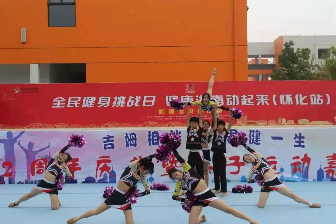 与技巧:a组:文森俯卧撑b组:分腿/并腿支撑c组:科萨克/躯体分腿跳d组