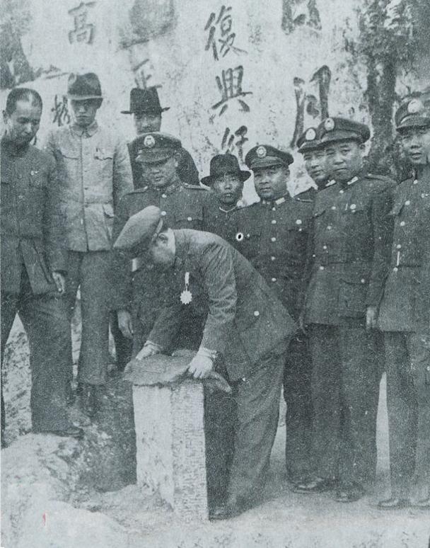 王"胡宗南罕见照片:在郑州主持受降典礼,与蒋介石拜谒中山陵_黄埔军校