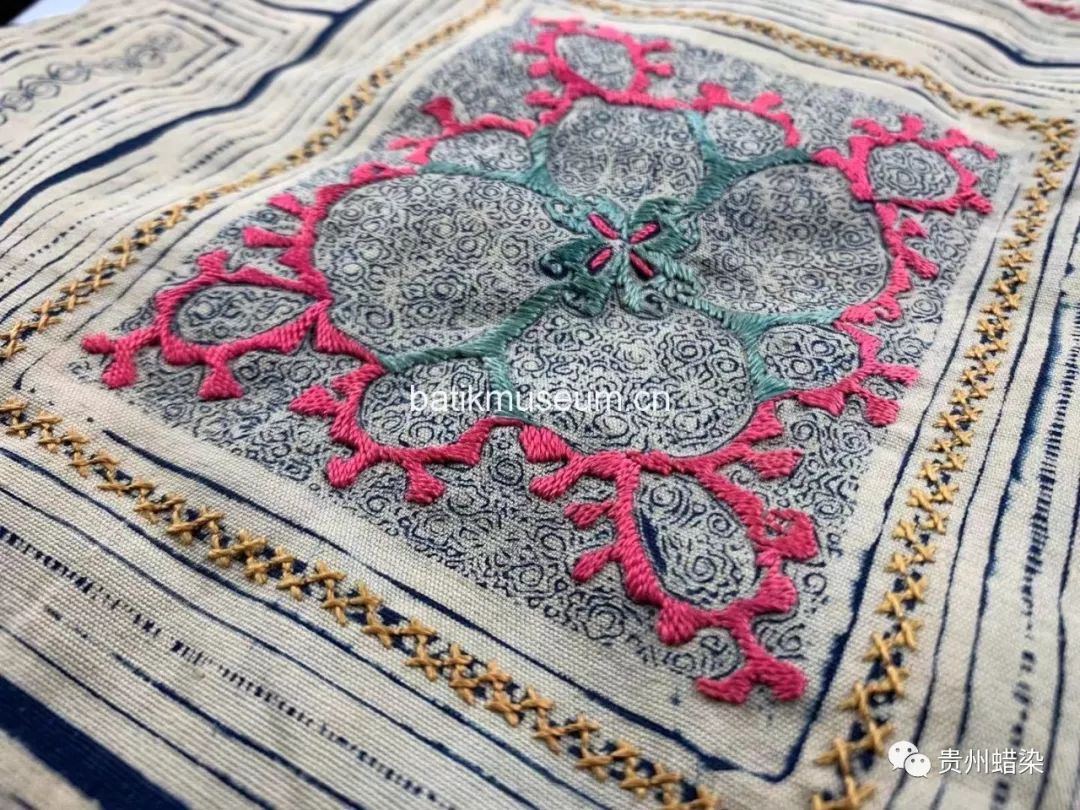 贵州织金安顺彩色真丝刺绣蜡染背扇