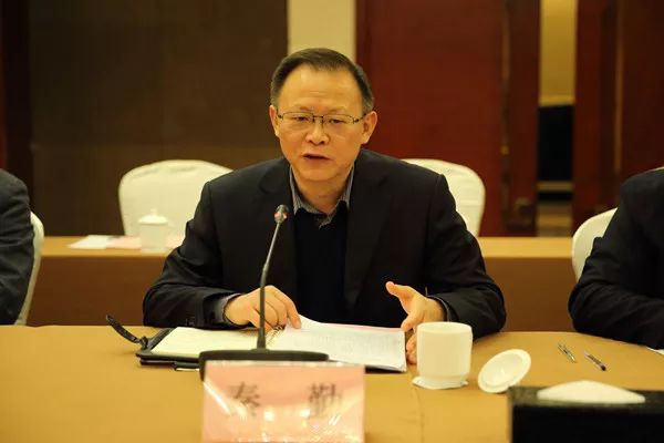 他担任安徽省交通厅党组成员副厅长