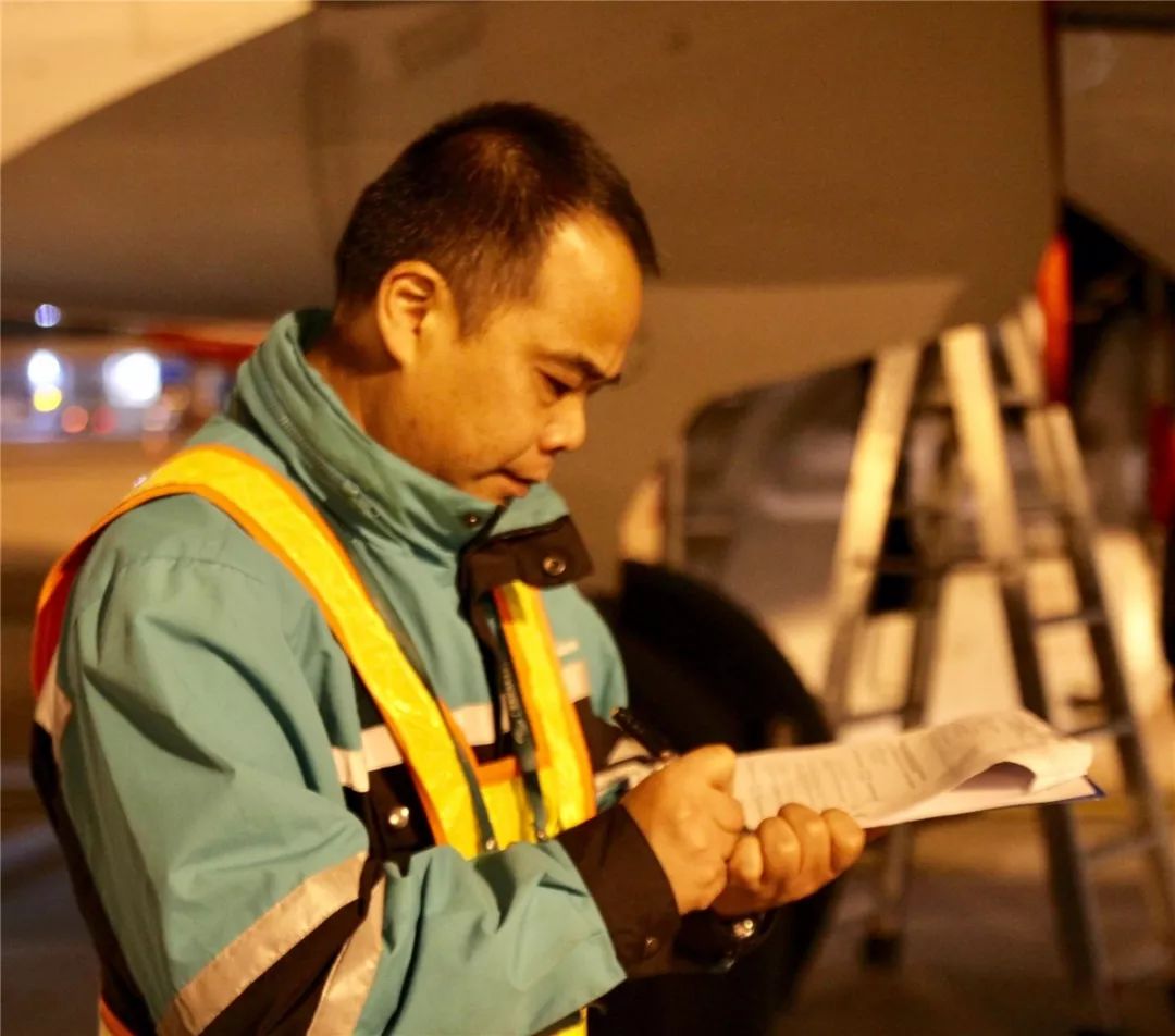 新的突破白云机场地勤机务圆满完成首个a320定检工作