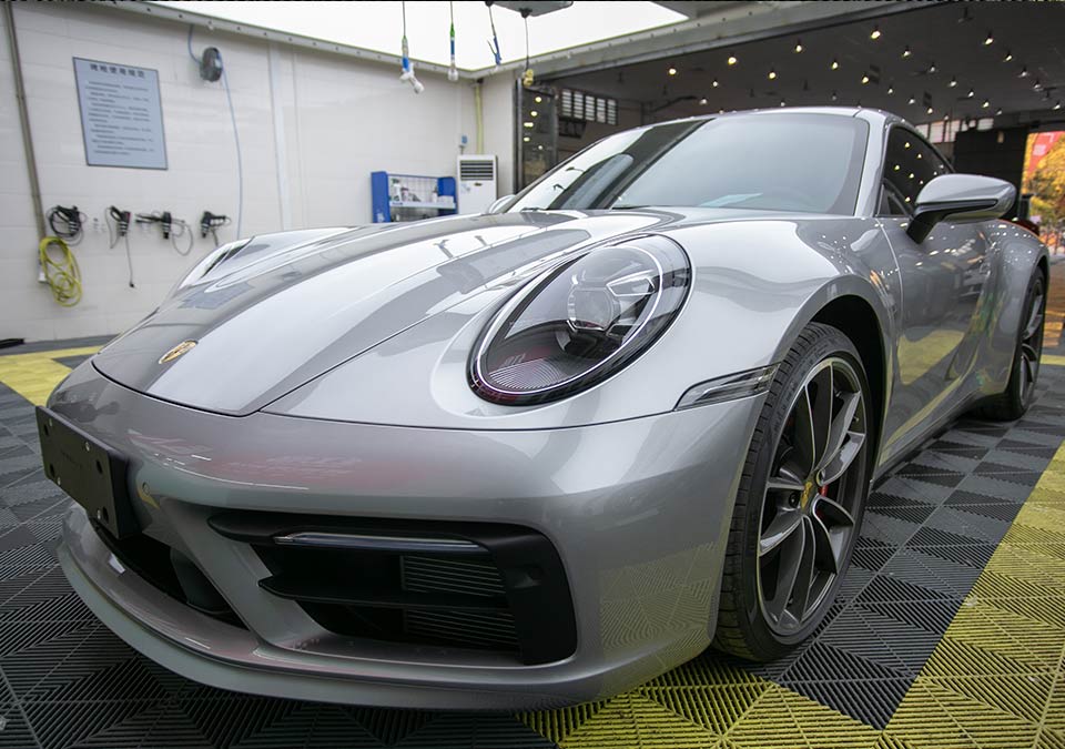 银色保时捷911贴xpel隐形车衣