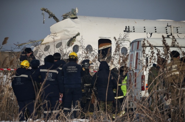 哈萨克斯坦坠机与技术故障和飞行员失误有关！总统宣布全国哀悼