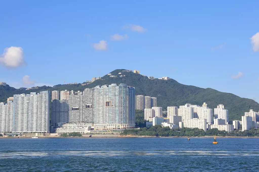 古天乐,杨千嬅,张家辉等娱乐明星都在贝沙湾买了房.