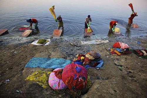 印度的另一条污染严重的河流名为亚穆纳河,是恒河最长的支流,同样的这
