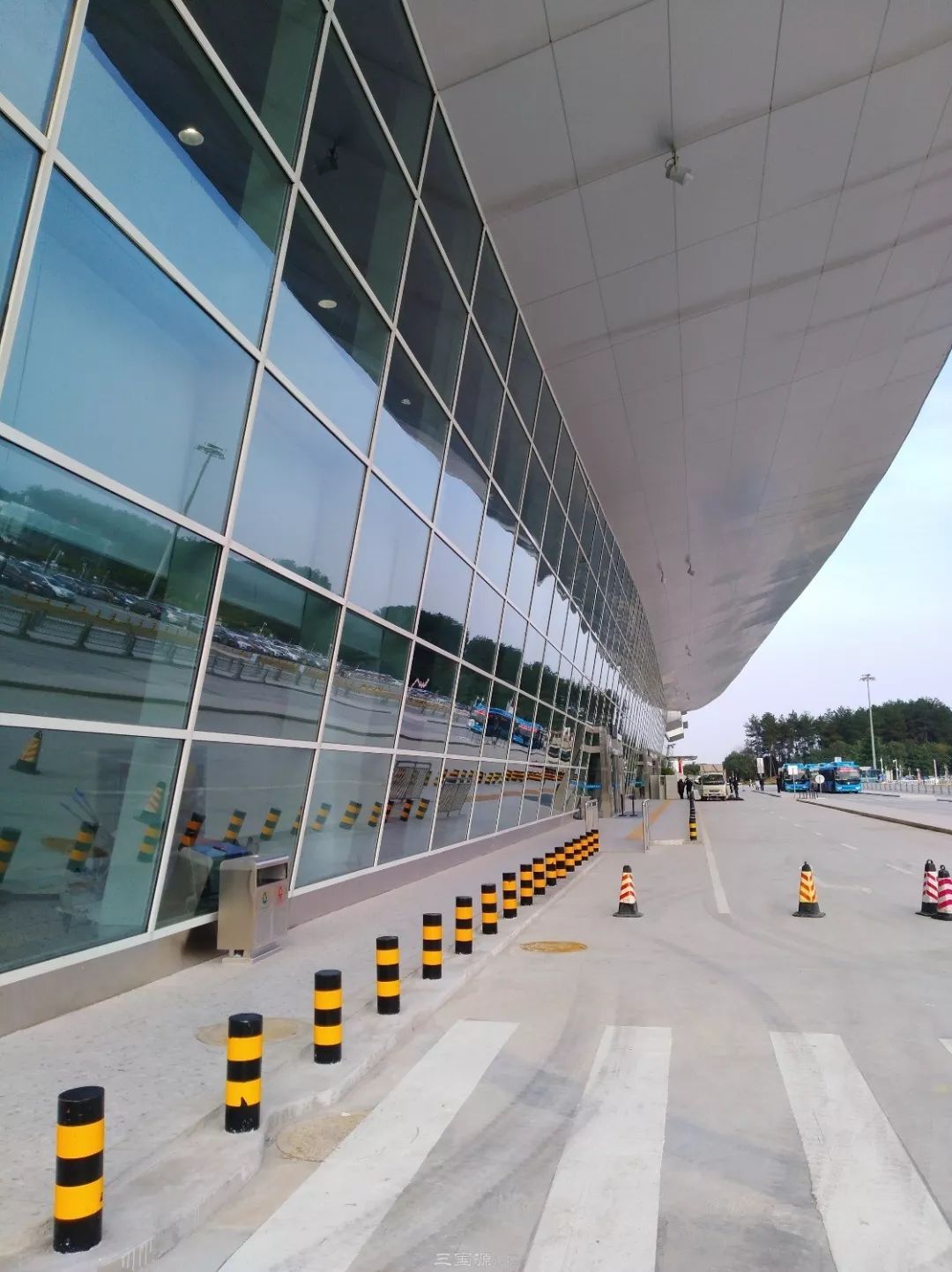 确保27日凌晨首班航班顺利停靠,南充t2新航站楼明日正式投入使用!