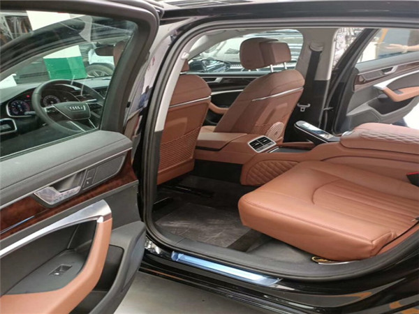 奥迪a6l后排座椅改装合正呈现更时尚运动的视觉效果