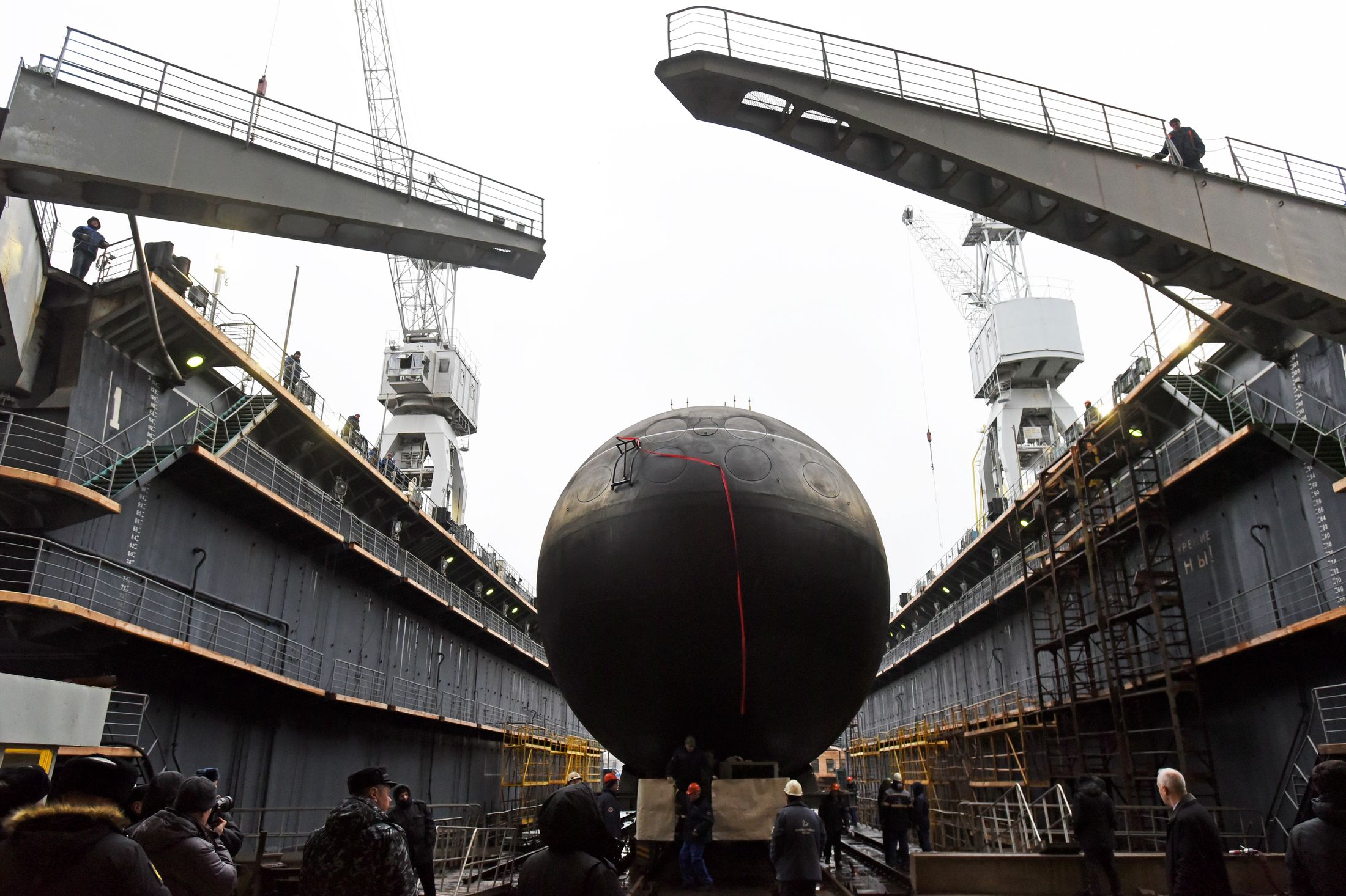 原创2天下水2艘潜艇,俄罗斯海军水下巨兽推陈出新,令西方忌惮