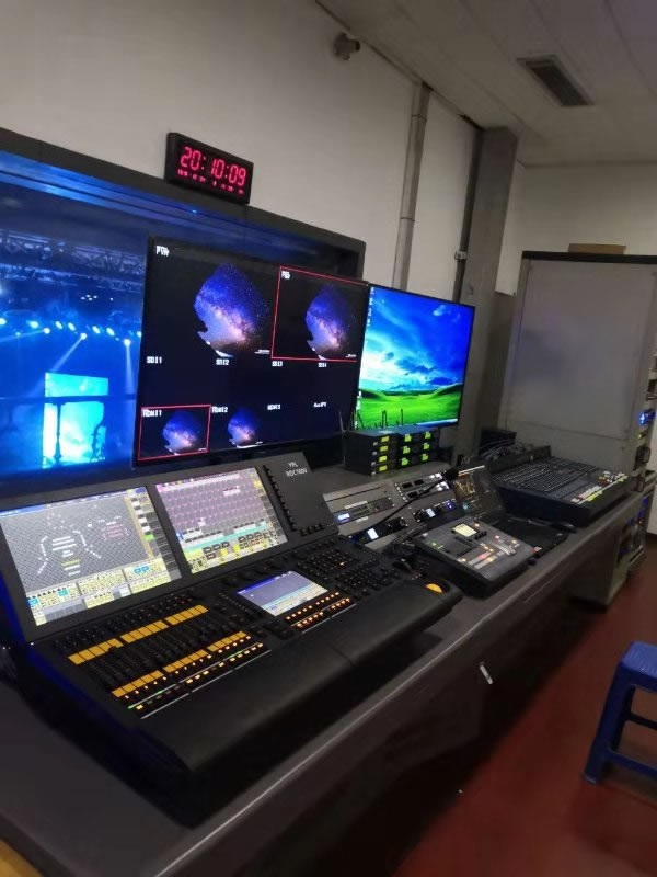 保定电视台演播厅舞台灯光音响工程完工了