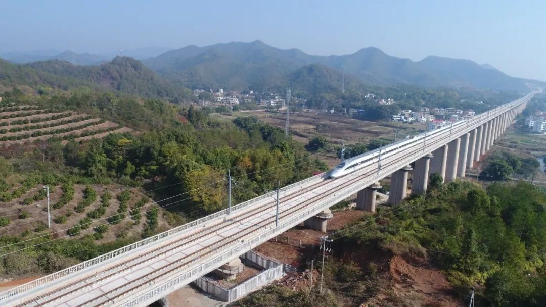 我们参建的昌赣客专黔张常铁路今日开通运营