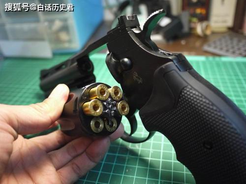 缺点一大堆的左轮手枪,为何能受到警察的青睐,风靡全球_子弹