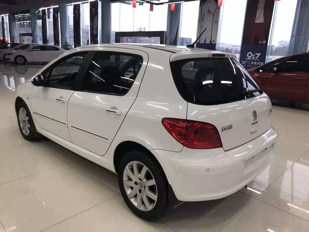 12款标致307两厢车16l手动豪华版