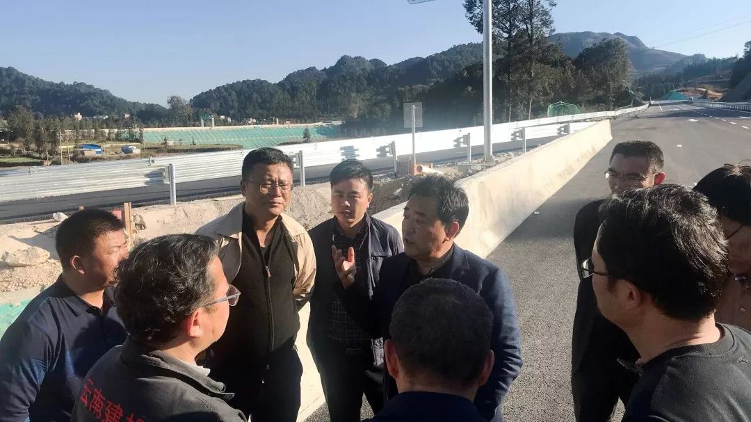 12月25日,云南省交通运输厅党组成员,副厅长陈跃,综合建设处处长王萍