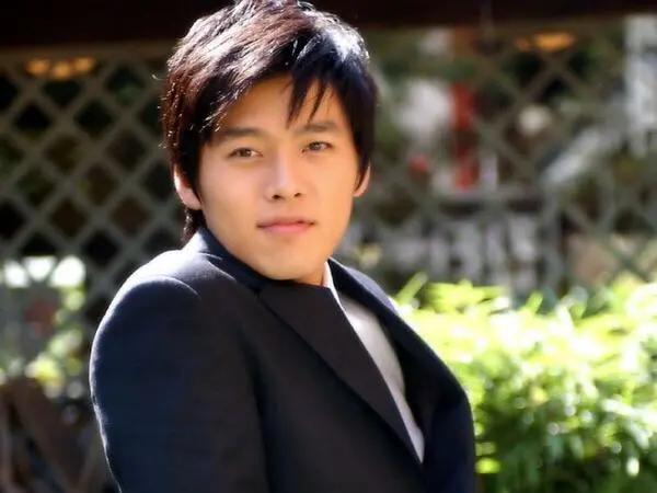 玄彬高中集体照曝光脸好小好窄一眼就认出真不愧是江南区区草