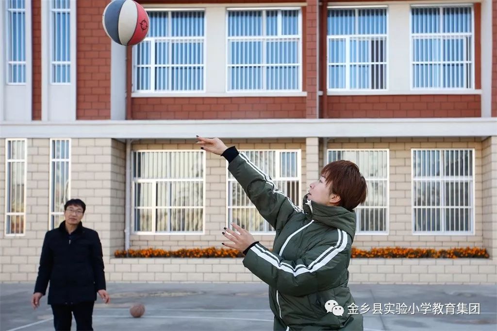 【山阳附小】点燃寒冬 趣味无限——迎元旦教职工趣味运动会_单猛