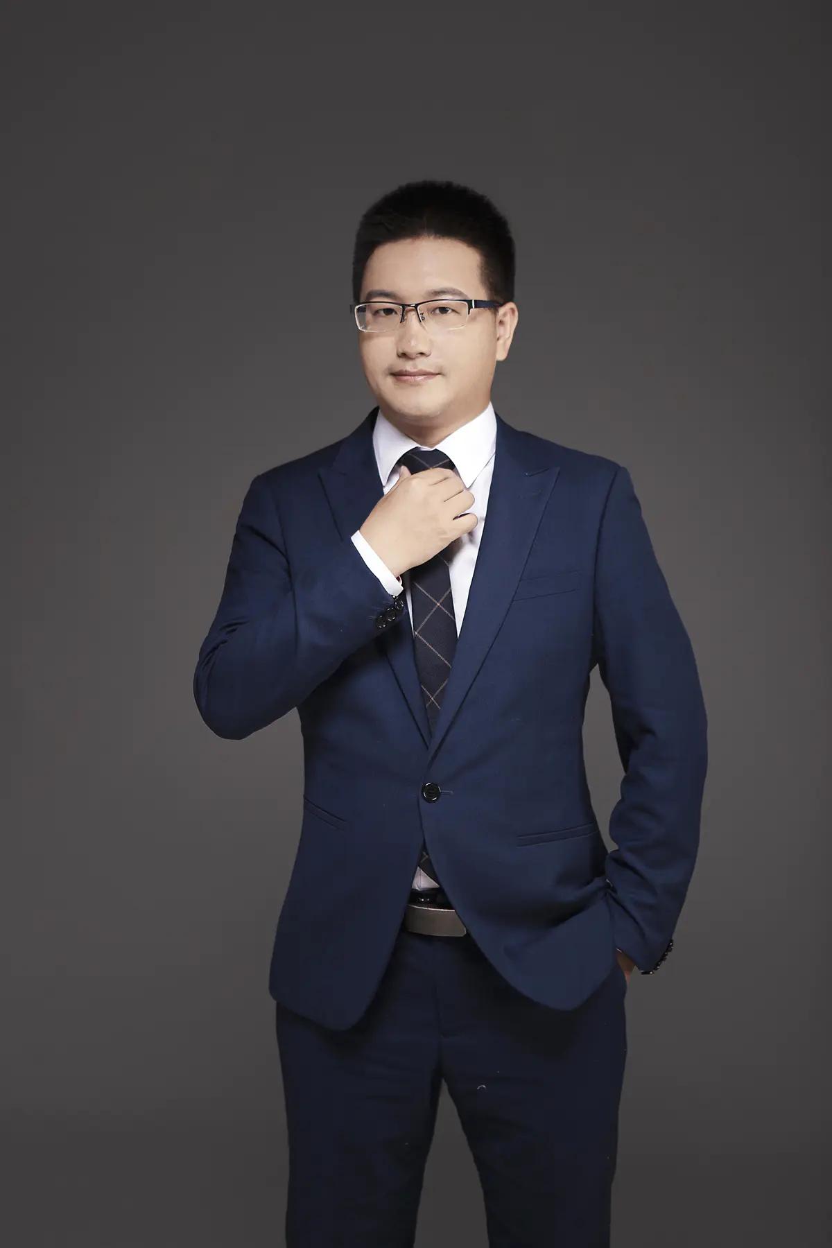 多门国际版权课程认证讲师,曾任麦克韦尔集团组织发展总监,巴德富集团
