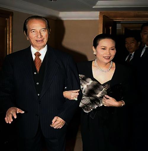 何鸿燊和二太蓝琼缨