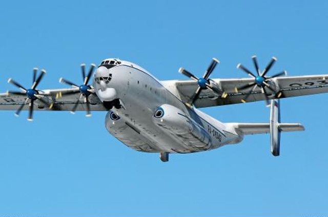 原创史上最大涡桨飞机,比我们的运-20还要大,多次创造世界飞行纪录