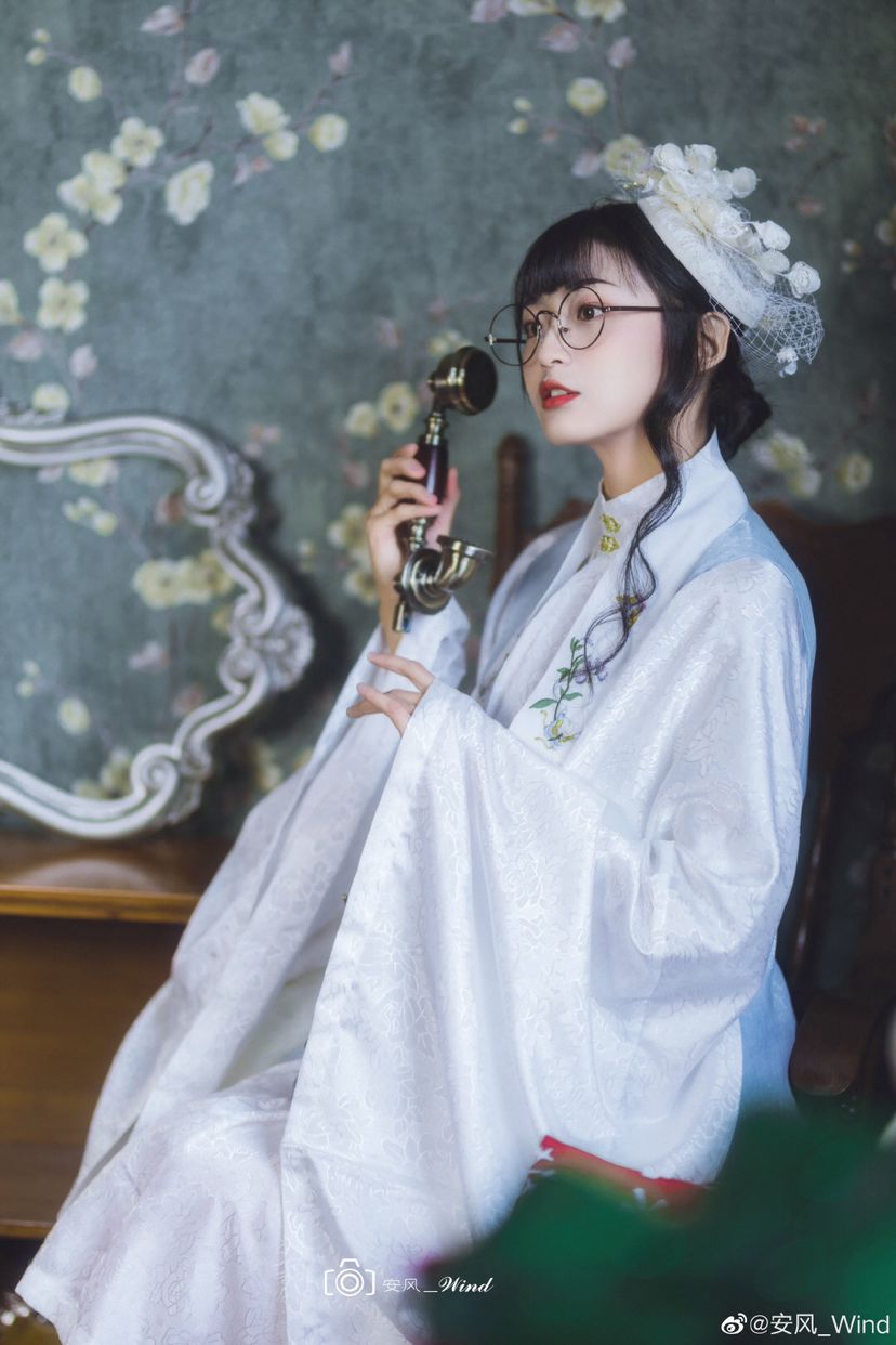 汉洋折衷 | 不期而遇的初雪,等待礼物的少女