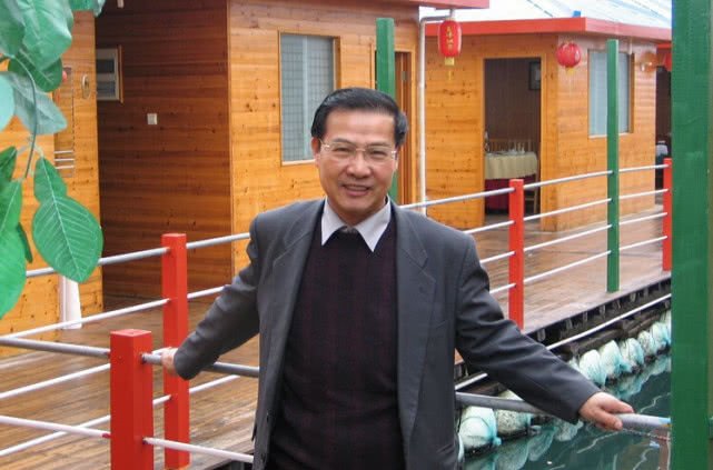 她上过9次春晚,不顾父母反对嫁大37岁老公,如今依然单身_祖海