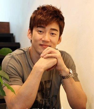 尹启相被骂配不上河智苑韩流组合god出身称李哈妮是上天的礼物