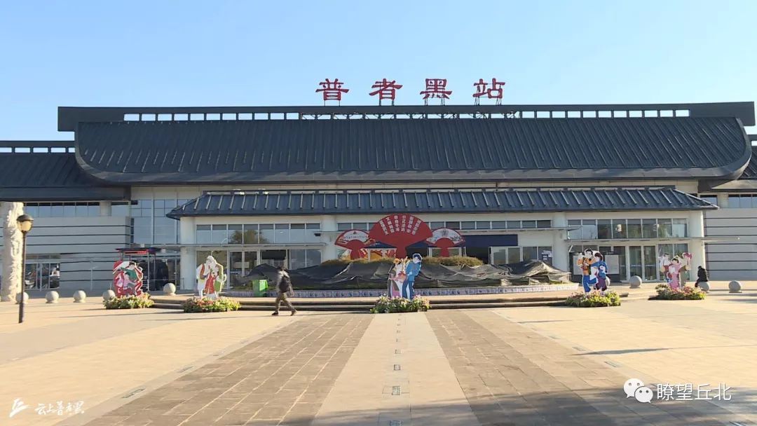 当天,记者在普者黑高铁站工作人员的带领下,先后来到购票大厅,进站口