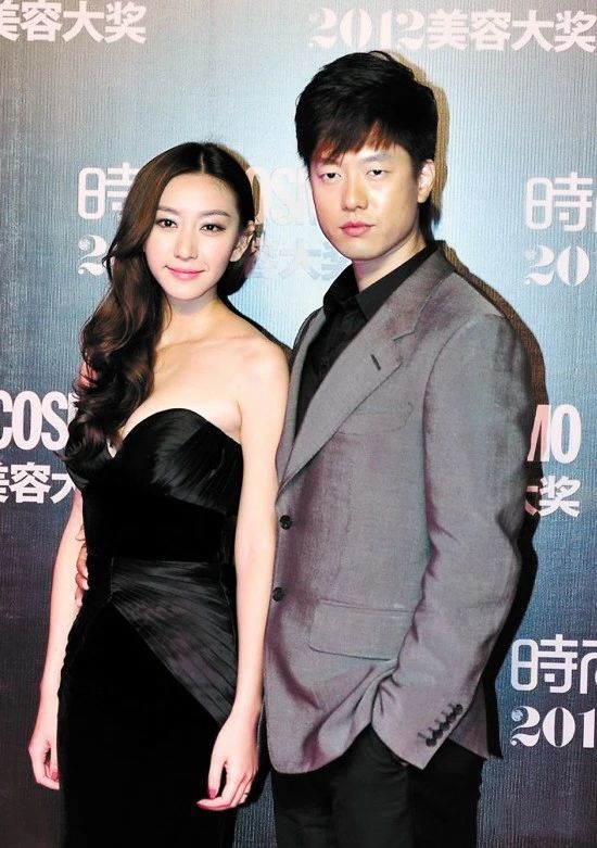 唐一菲晒凌潇肃不雅照画面不可描述给粉丝发大红包支持老公新片