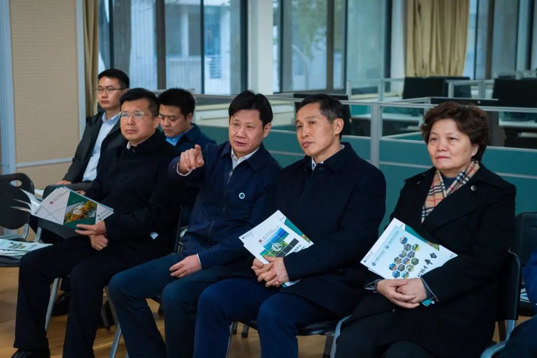 教育部党组成员副部长钟登华来华师调研