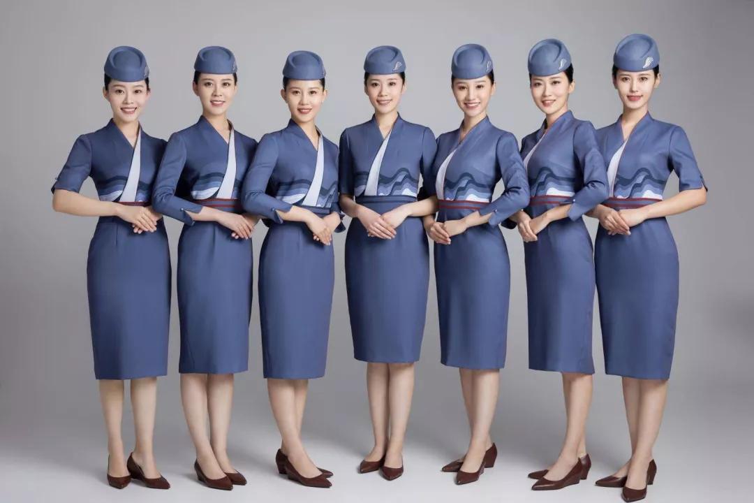 山东航空公司空姐制服图片