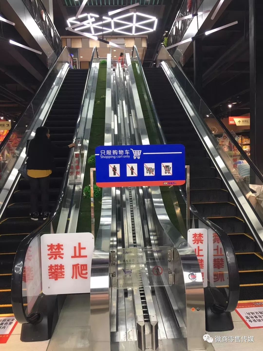 超市手扶梯事故频发不要让超市购物车成为杀手