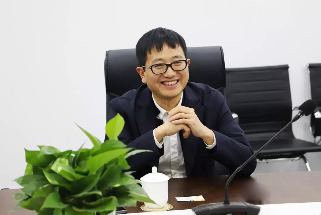 杨天利在交流中发言与北美租赁业务相比,中国的租赁业起步晚,但是发展