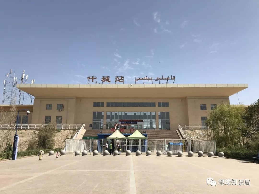 喀和铁路-叶城站(图片@杔格)▲ 现在已经通到了和田环塔里木铁路