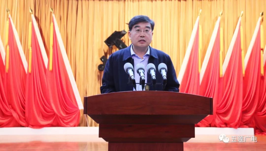 朱贵友指出:农村人居环境整治,中央和省市确定了农村垃圾清理,污水